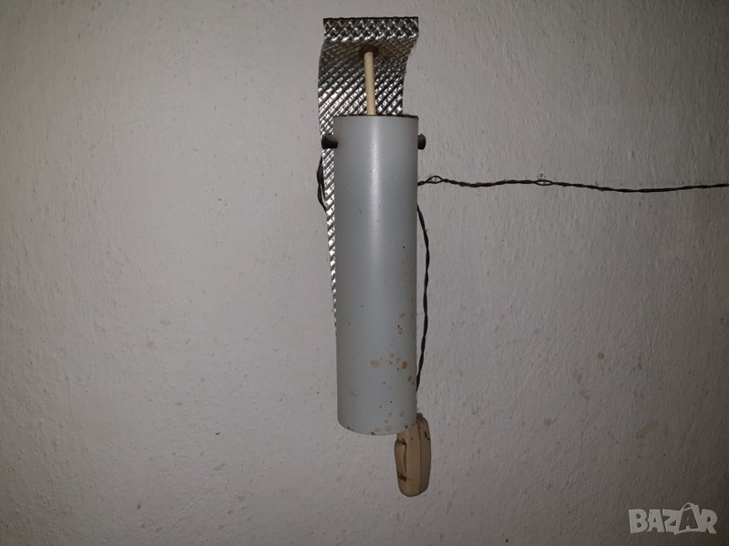 Продавам класическа ретро лампа за стена със стъклено тяло, снимка 1