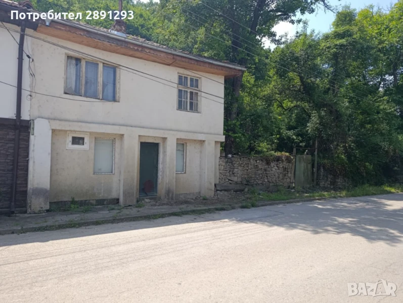 Продавам къща с голям двор до Троян, снимка 1