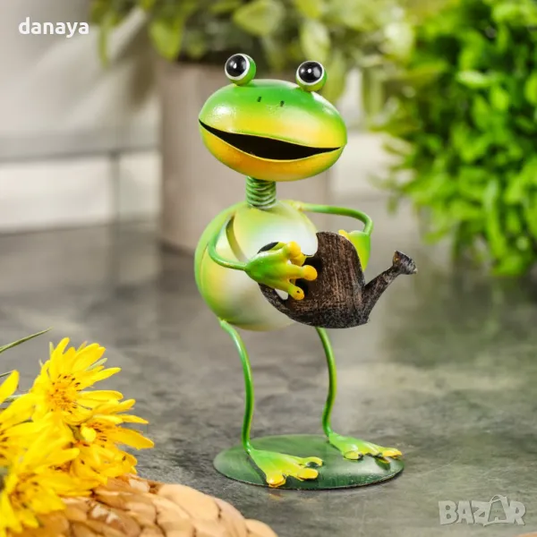 5717 Мини градинска декорация Жаба с инструмент, 15 см, снимка 1