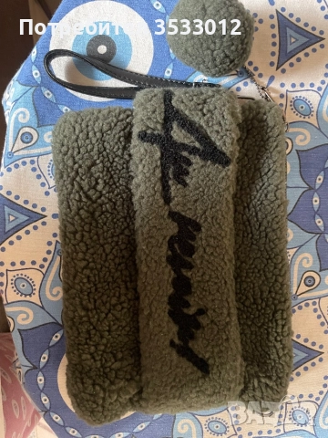 Дамски клъч запазен