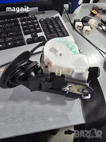 34153867a Преден десен колан Volkswagen Passat (B7) 2010-2014, снимка 2 - Части - 53605908