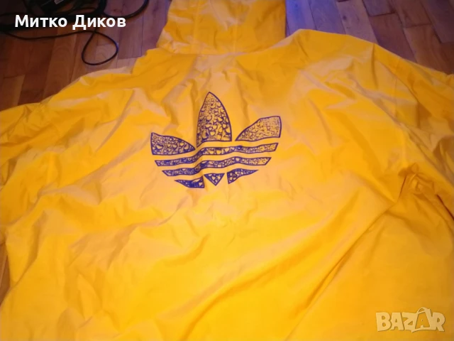 Адидас марково яке с голяма емблема размер ХЛ реален , снимка 8 - Спортна екипировка - 51007074