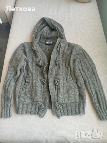 Страхотна плетена жилетка унисекс с качулка 
