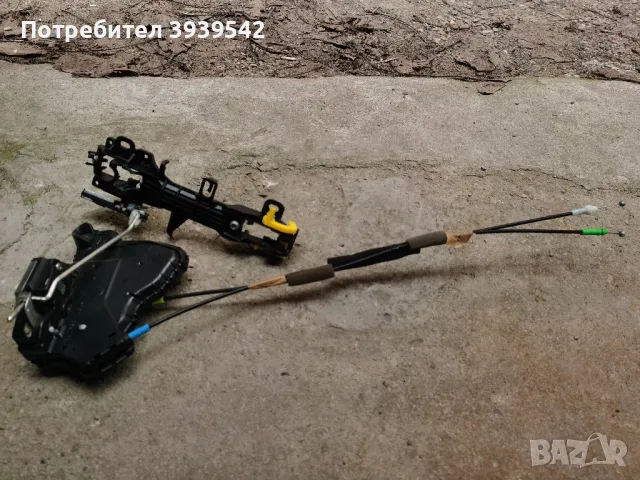 Комплект предна дясна  брава за тойота авенсис т27 