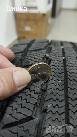 Продавам 2 зимни гуми 175/65 R14, снимка 2 - Гуми и джанти - 47800558