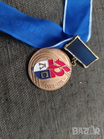 Продавам значка 75 години Левски Спартак 1911-1986, снимка 4 - Други ценни предмети - 38301721