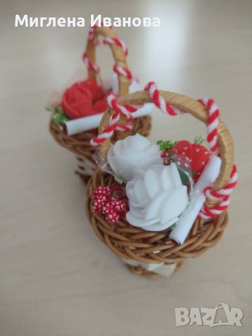 Мартеници на дървени шайбички/кошнички, снимка 6 - Ръчно изработени сувенири - 34237664