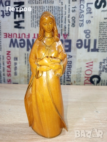 Ръчно резбована дървена фигура"Мадона с младенеца"