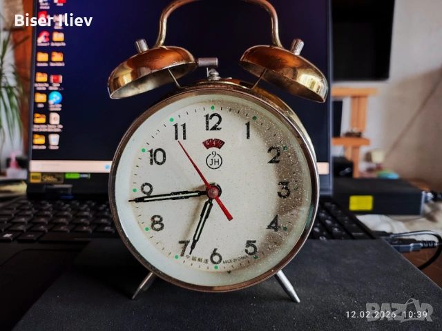 Продавам будилник JH 9