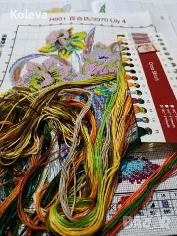 Нов комплект за бродиране - ваза с лилии , снимка 2 - Гоблени - 52908253