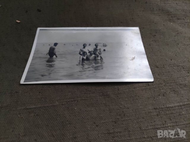 Продавам стара снимка" Някъде на Черно море ,лодка и в морето Варна ,Дипломати, снимка 3 - Други ценни предмети - 38035202