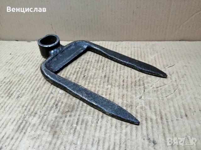 Стар Соц Градински Инструмент / 1,5 кг. , снимка 1 - Антикварни и старинни предмети - 38333040