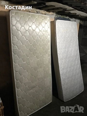 Матраци два броя ,еднолицев и двулицев, снимка 2 - Спални и легла - 52908414