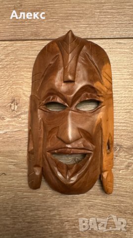 Африканска малка дървена маска, ръчна изработка.