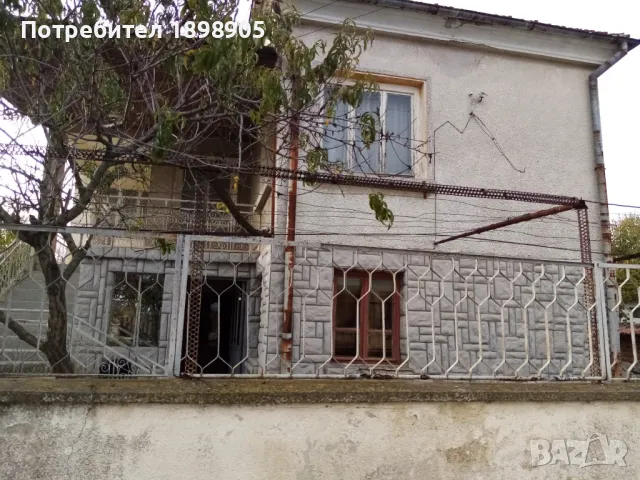 Двуетажна къща с двор в с.Маломир, снимка 3 - Къщи - 48352391