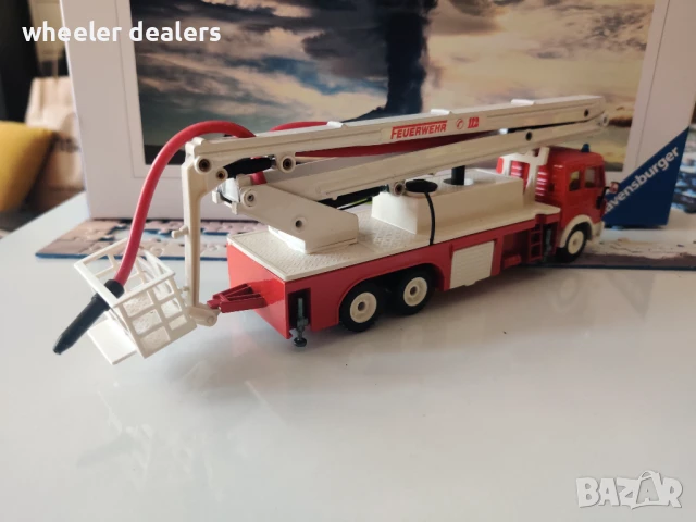 Метална количка SIKU Камион пожарна с Вишка Mercedes LKW, снимка 5 - Колекции - 50835977