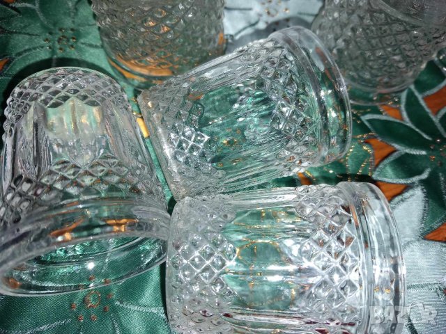 Гарафа, девет чашки и купичка за ядки релефно стъкло, снимка 2 - Други - 42035678