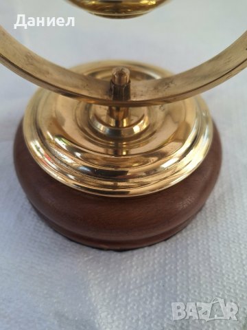 Бронзов морски компас със дървена основа, снимка 2 - Морски сувенири - 43839178