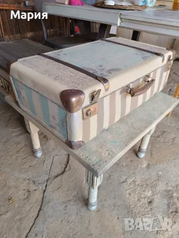 Ниска масичка от орехов масив, снимка 4 - Маси - 47913840