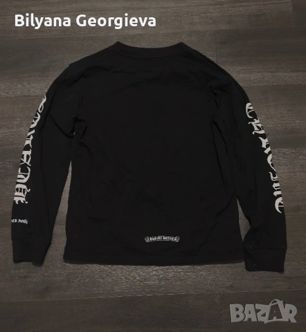 This item is a Chrome Hearts Scroll Logo Long-Sleeve T-shirt