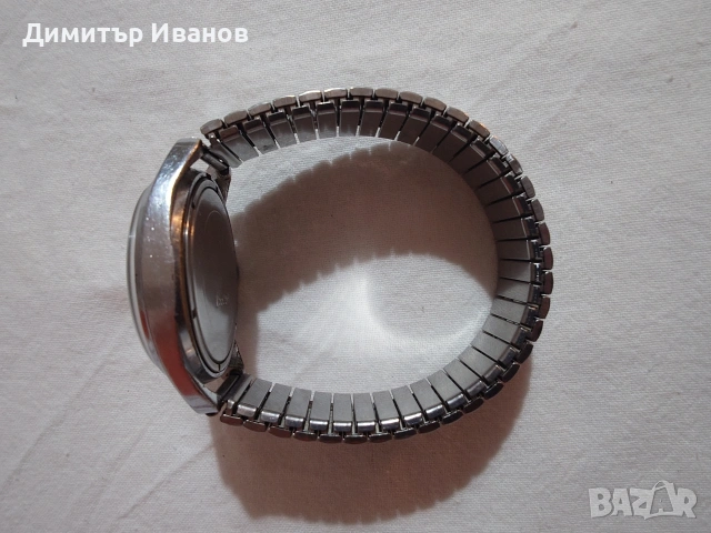 Слава -съветски механичен часовник - автоматик. В много добро състояние, сменя ден и дата. , снимка 4 - Мъжки - 53388463