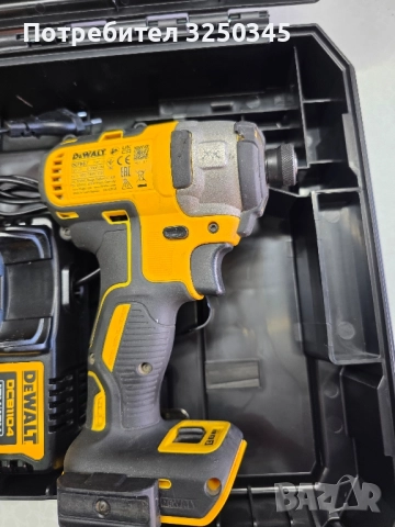 Акумулаторен ударен винтоверт DeWALT DCF887N, 18 V, 205 Nm,две батерии по 5ah, зарядно и куфар. , снимка 2 - Винтоверти - 52278182