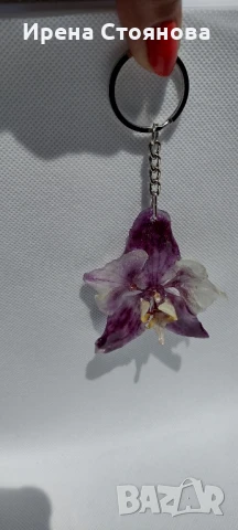 Ключодържател или аксесоар за чанта с естествен цвят на орхидея. Цвета е с размери 7/7,5 см. 
, снимка 6 - Чанти - 50563645