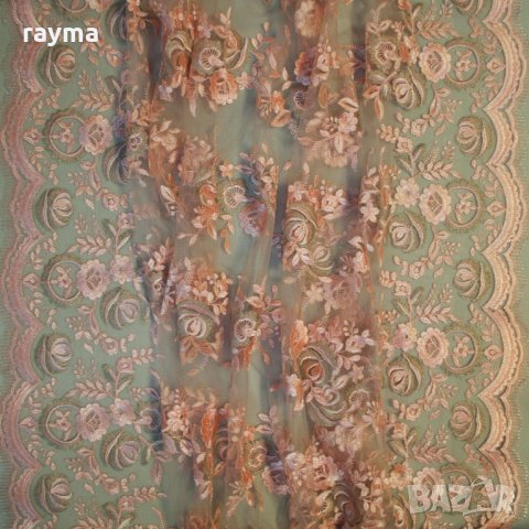 ELIE SAAB оригинална релефна дантела цвят корал и златно ламе, снимка 4 - Платове и дамаски - 27180397