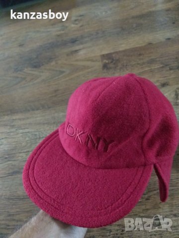 DKNY - страхотна поларена шапка КАТО НОВА
