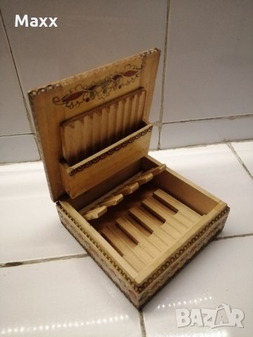 Продавам мускали, дървена кутия, ножки, отварачки, салфетници, папки и портмоне от соца, снимка 5 - Други ценни предмети - 34788268