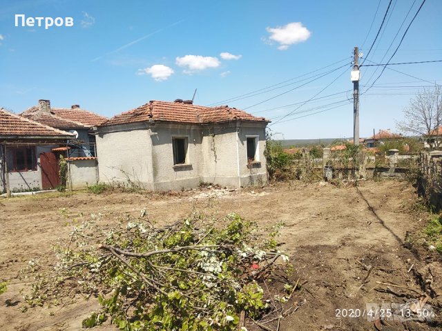 Продавам къща в гр. Долни Чифлик, снимка 1 - Къщи - 42973075