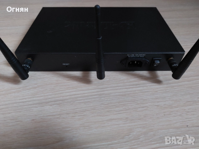 Продавам гигабитов рутер D-link DSR-1000n, снимка 3 - Рутери - 52148065