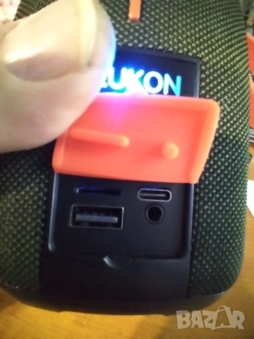 Bluetooth колонка с FM радио и соларна батерия, снимка 5 - Bluetooth тонколони - 52523059