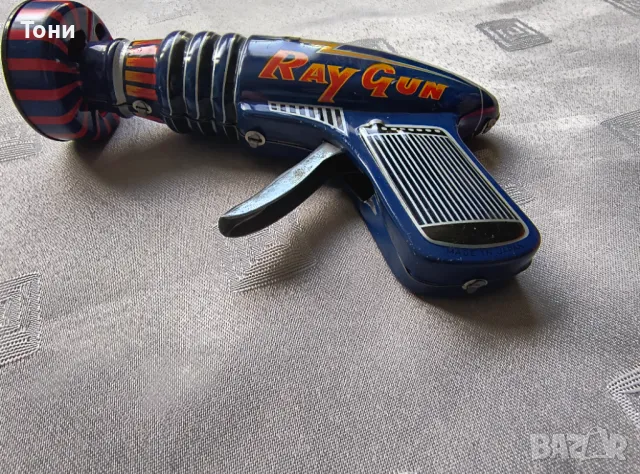 Тенекиена играчка, Лъчев пистолет, "Космически пистолет"JAPON Ray Gun, снимка 2 - Колекции - 50297350