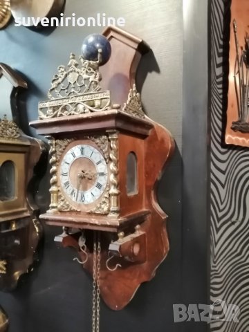 Дървен механичен часовник с месингови детайли, снимка 2 - Антикварни и старинни предмети - 38637843