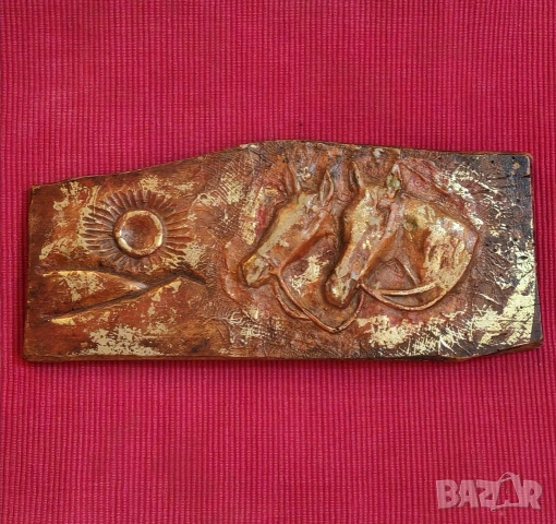 Авторска картина, дърворезба върху стара дъска. 