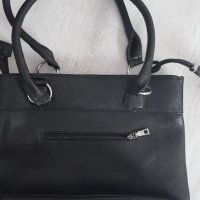 Нова,черна дамска чанта с две отделения с цип , снимка 2 - Чанти - 35448807