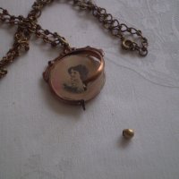 викториянски период пандетив медальон Колие с висулка за носене на снимка дубле, снимка 1 - Антикварни и старинни предмети - 38877361