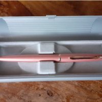 писалка Пеликан Peliкan розов металик в кутия, снимка 1 - Ученически пособия, канцеларски материали - 44041679