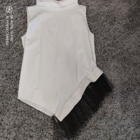 Продавам дамска блуза без ръкави, снимка 1 - Тениски - 32478128