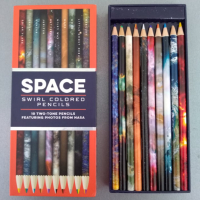 Цветни моливи със снимки от НАСА 