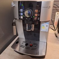 Кафе машина робот Делонги, снимка 1 - Кафемашини - 44102585