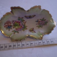 Винтидж чиния за бонбони Херенд, унгарска кралица Виктория, ръчно рисувана форма на листа, златен ръ, снимка 4 - Антикварни и старинни предмети - 38849171
