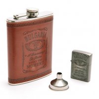 Нов подаръчен комплект: фласка за алкохол с дозатор и запалка, снимка 2 - Подаръци за мъже - 38148219