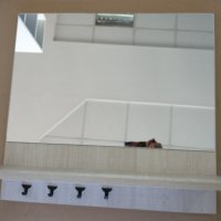 Огледало с етажерка с 4 закачалки за ключове за стена 60х57 см ПДЧ, снимка 2 - Огледала - 35207597