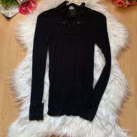 Блуза с дантела, снимка 1 - Блузи с дълъг ръкав и пуловери - 32436658