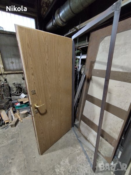 Метална входна врата с каса от Панелен апартамент - лява 85,5/194,5см, снимка 1