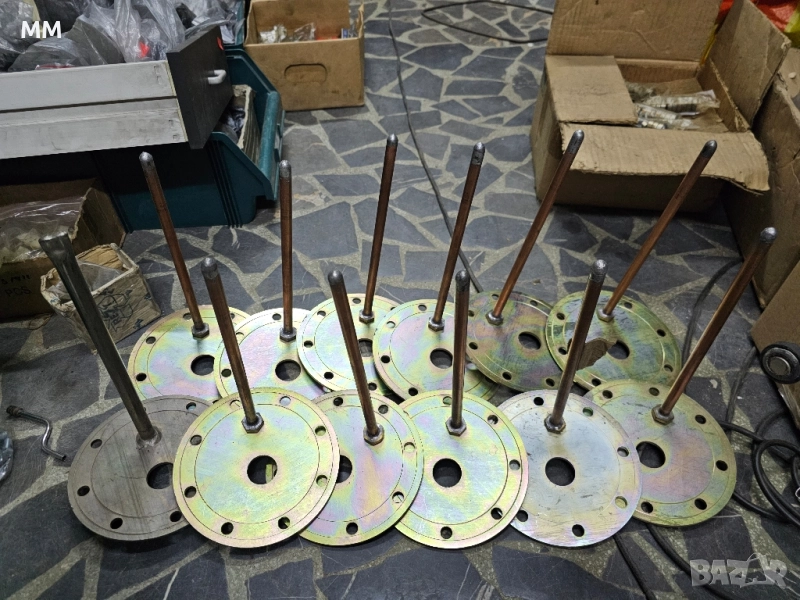 Поцинкован кръгъл фланец с 1 медна тръба за термосонда. , снимка 1