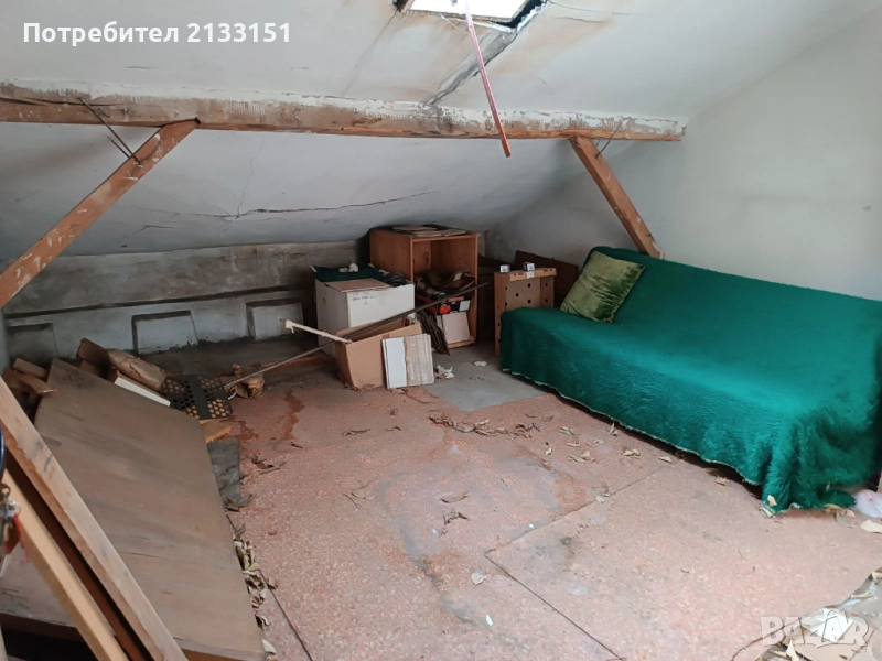 Отдавам под наем таванска стая в центъра на Русе , в близост до х- л Рига, снимка 1