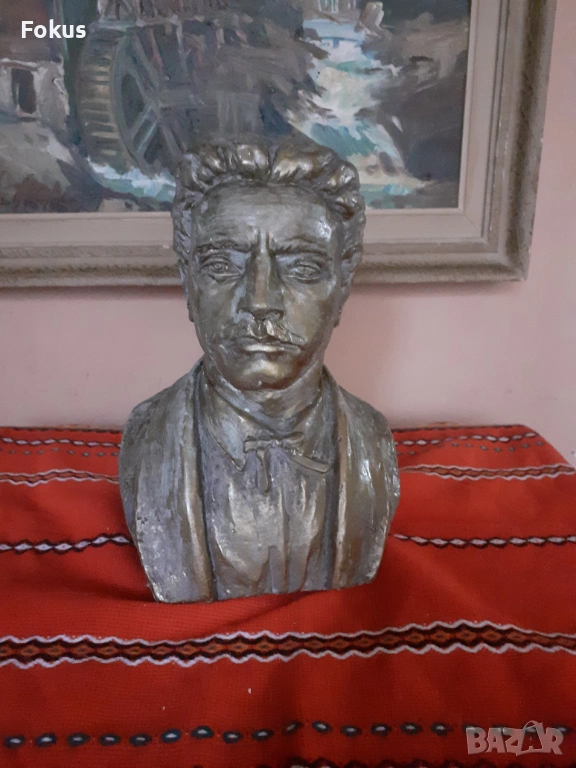 Страхотен бюст на Васил Левски от лят бетон с цвят бронз, снимка 1